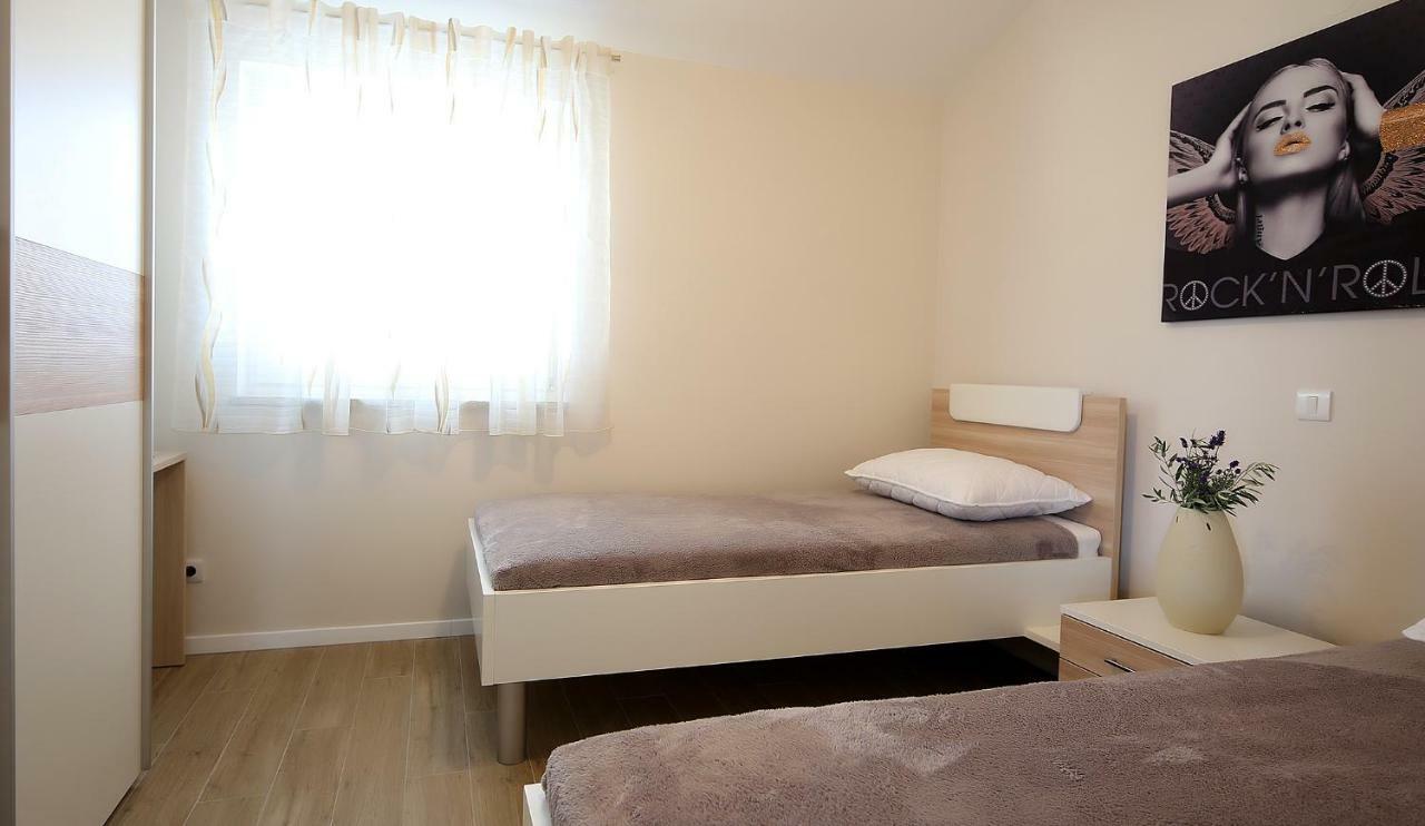 Apartment Porpo Malinska Ngoại thất bức ảnh